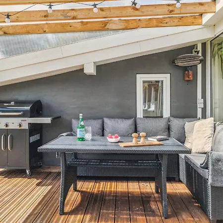 Gorgeous In With House A Panoramic View